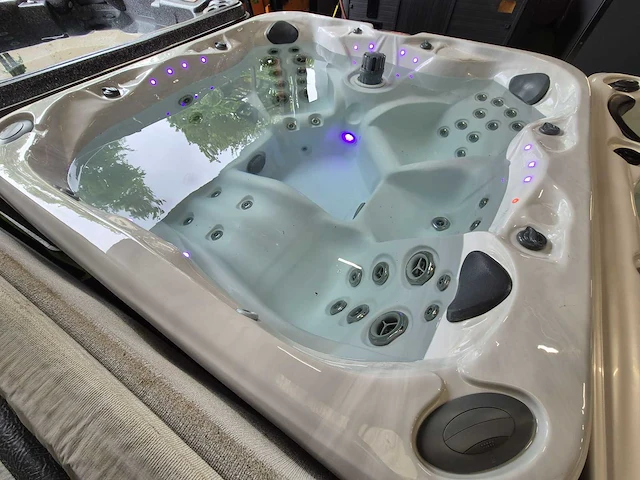 Sunbelt 5 persoons amerikaanse jacuzzi jacuzzi en buitenspa - afbeelding 16 van  16
