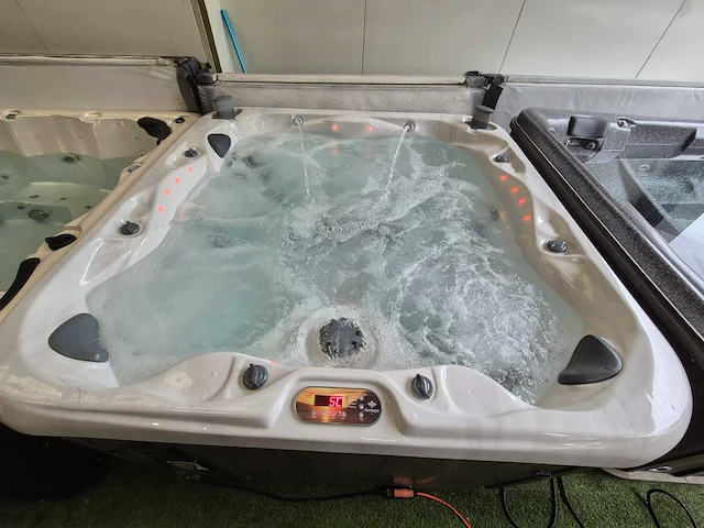Sunbelt 5 persoons amerikaanse jacuzzi jacuzzi en buitenspa - afbeelding 14 van  16