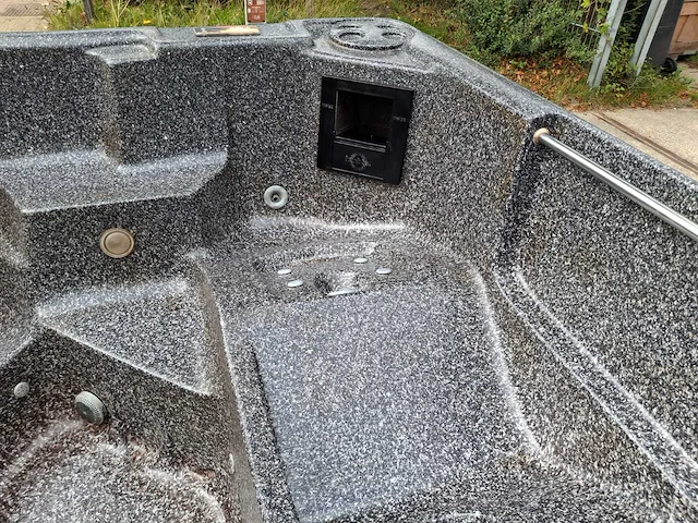 Sunbelt 5 persoons jacuzzi en buitenspa - afbeelding 3 van  29