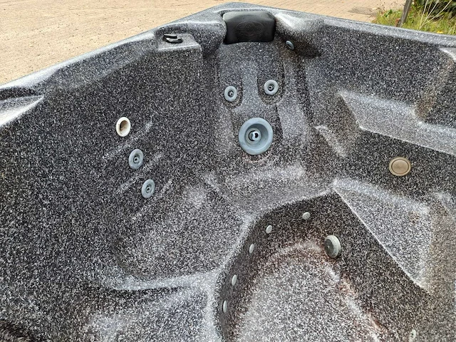 Sunbelt 5 persoons jacuzzi en buitenspa - afbeelding 4 van  29