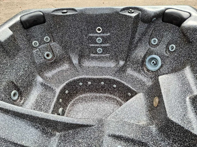 Sunbelt 5 persoons jacuzzi en buitenspa - afbeelding 6 van  29
