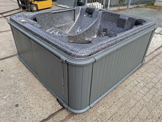 Sunbelt 5 persoons jacuzzi en buitenspa - afbeelding 13 van  29