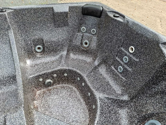 Sunbelt 5 persoons jacuzzi en buitenspa - afbeelding 14 van  29