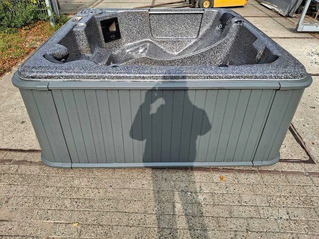 Sunbelt 5 persoons jacuzzi en buitenspa - afbeelding 16 van  29