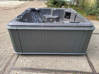 Sunbelt 5 persoons jacuzzi en buitenspa - afbeelding 18 van  29