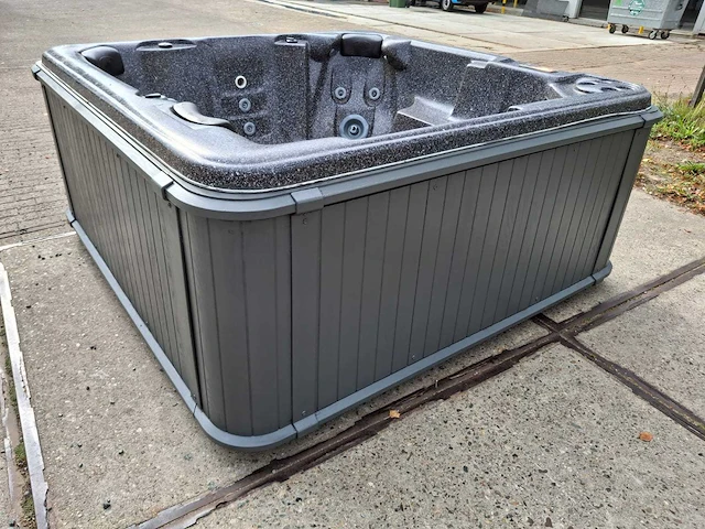 Sunbelt 5 persoons jacuzzi en buitenspa - afbeelding 19 van  29