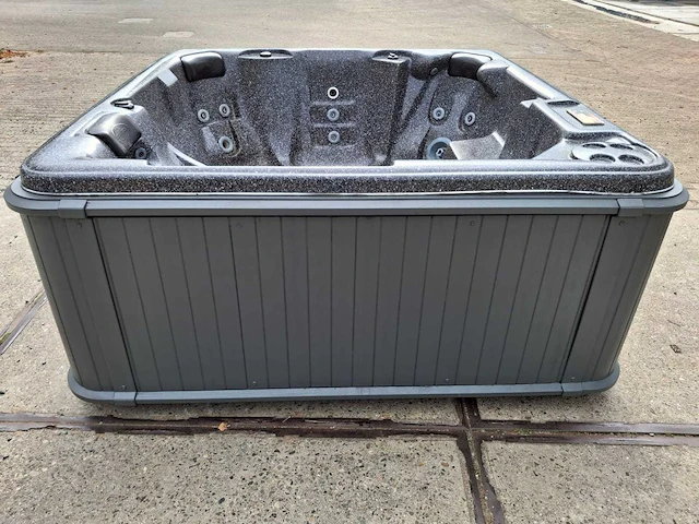Sunbelt 5 persoons jacuzzi en buitenspa - afbeelding 20 van  29