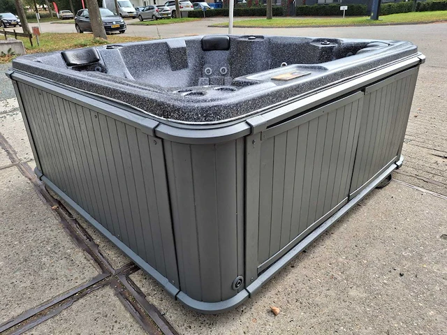 Sunbelt 5 persoons jacuzzi en buitenspa - afbeelding 21 van  29