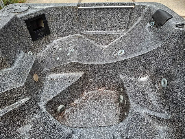 Sunbelt 5 persoons jacuzzi en buitenspa - afbeelding 28 van  29