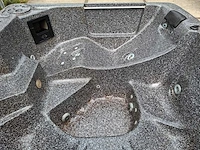 Sunbelt 5 persoons jacuzzi en buitenspa - afbeelding 28 van  29