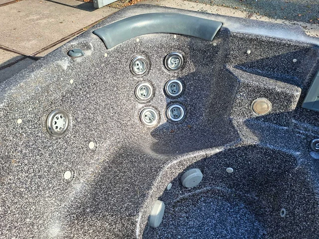 Sunbelt 5 persoons jacuzzi en buitenspa - afbeelding 2 van  27