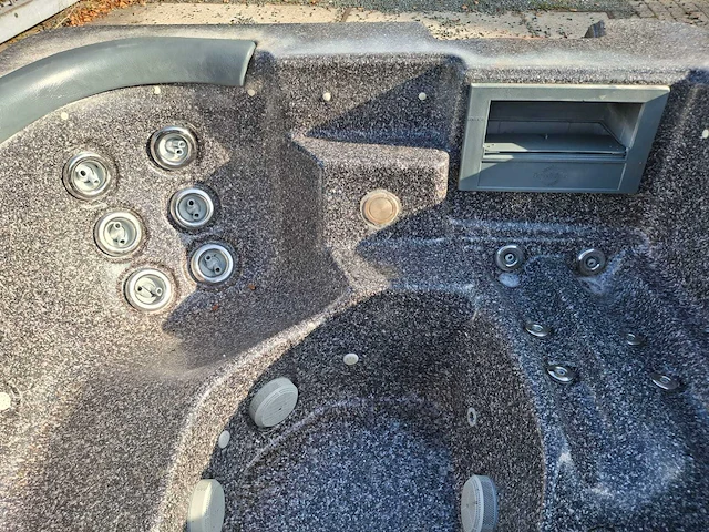 Sunbelt 5 persoons jacuzzi en buitenspa - afbeelding 3 van  27