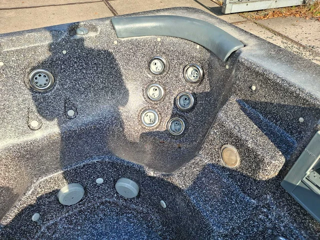 Sunbelt 5 persoons jacuzzi en buitenspa - afbeelding 4 van  27
