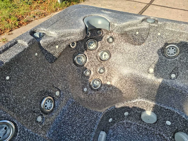 Sunbelt 5 persoons jacuzzi en buitenspa - afbeelding 7 van  27