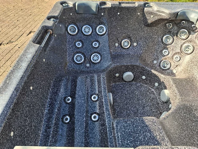 Sunbelt 5 persoons jacuzzi en buitenspa - afbeelding 8 van  27