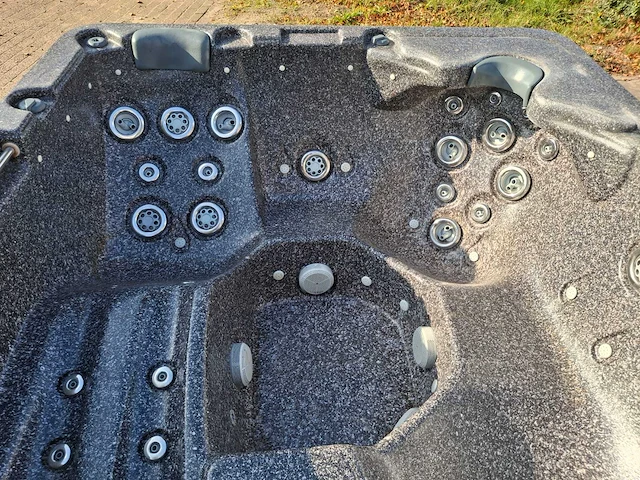 Sunbelt 5 persoons jacuzzi en buitenspa - afbeelding 10 van  27