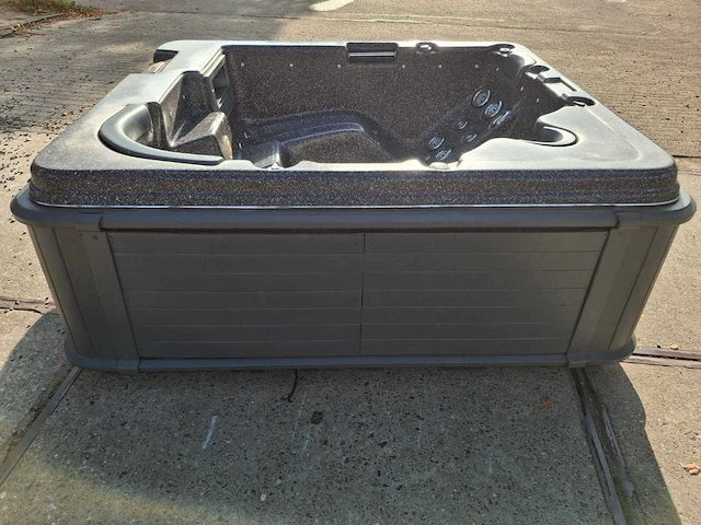 Sunbelt 5 persoons jacuzzi en buitenspa - afbeelding 13 van  27