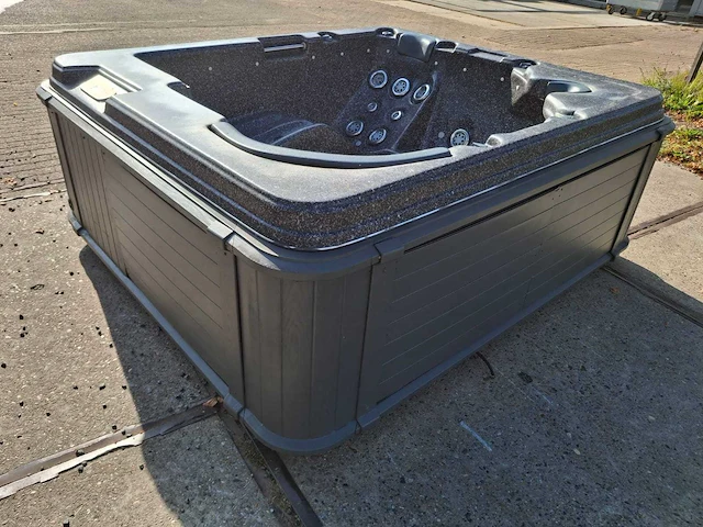 Sunbelt 5 persoons jacuzzi en buitenspa - afbeelding 14 van  27