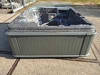 Sunbelt 5 persoons jacuzzi en buitenspa - afbeelding 16 van  27