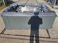 Sunbelt 5 persoons jacuzzi en buitenspa - afbeelding 18 van  27