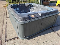 Sunbelt 5 persoons jacuzzi en buitenspa - afbeelding 19 van  27