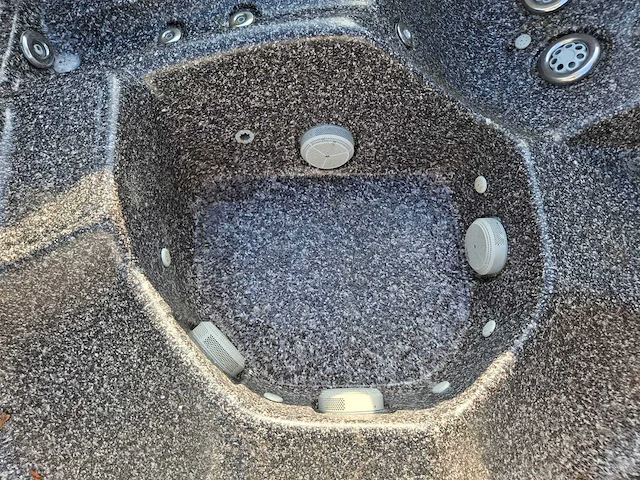 Sunbelt 5 persoons jacuzzi en buitenspa - afbeelding 24 van  27