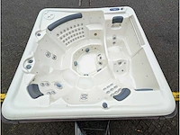 Sunbelt 7 persoons amerikaans balboa jacuzzi en buitenspa - afbeelding 1 van  13