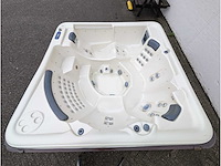 Sunbelt 7 persoons amerikaans balboa jacuzzi en buitenspa - afbeelding 8 van  13