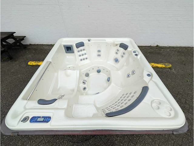 Sunbelt 7 persoons amerikaans balboa jacuzzi en buitenspa - afbeelding 7 van  13