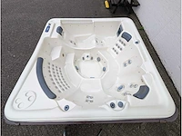 Sunbelt 7 persoons amerikaans balboa jacuzzi en buitenspa - afbeelding 8 van  13