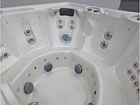 Sunbelt 7 persoons amerikaans balboa jacuzzi en buitenspa - afbeelding 9 van  13