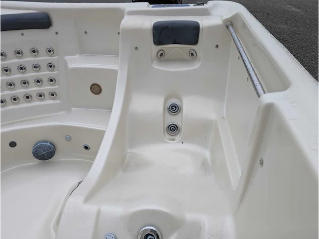 Sunbelt 7 persoons amerikaans balboa jacuzzi en buitenspa - afbeelding 10 van  13