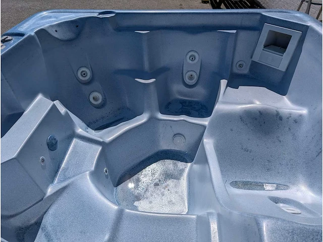 Sunbelt balboa 5 persoons amerikaans jacuzzi en buitenspa - afbeelding 8 van  12