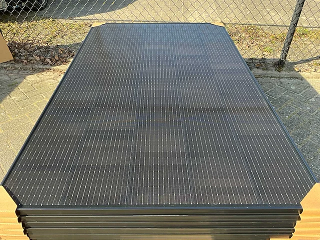 Sunpower p6 blk 405ac zonnepaneel (14x) - afbeelding 1 van  7