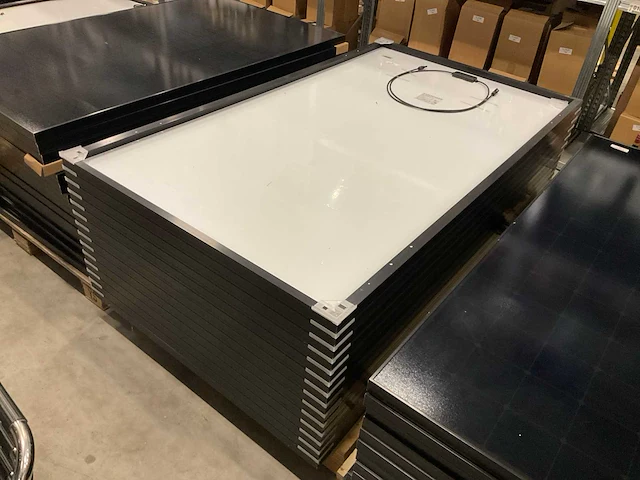Sunpower spr-max3-410-blk zonnepanelen (14x) - afbeelding 1 van  4