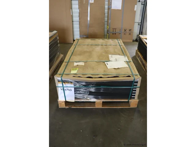 Sunpower zonnepanelen model spr-max3-375-blk | ar-f1 m4.2 b2 mc4 | nieuw in doos | 8 stuks - afbeelding 1 van  3