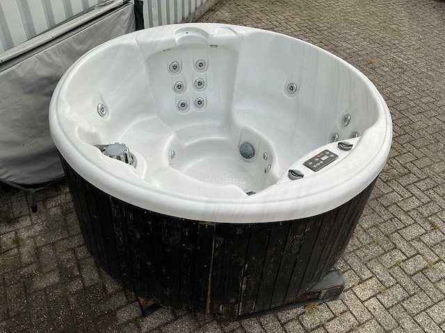 Sunray spa jacuzzi - afbeelding 10 van  15
