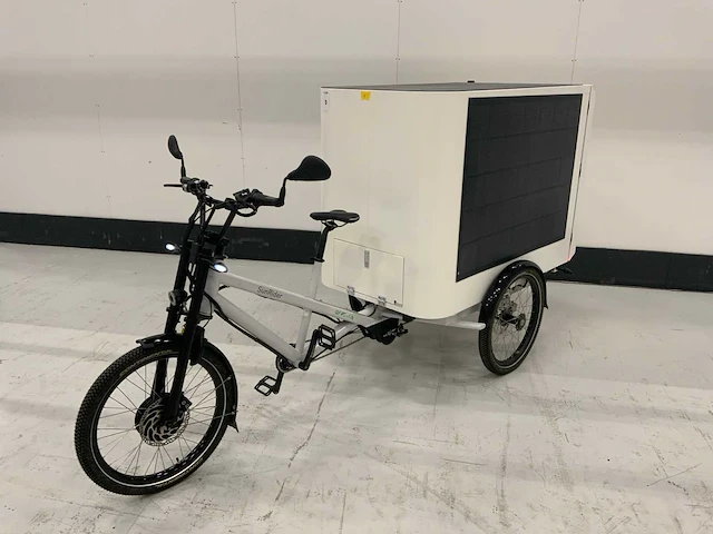 Sunrider elektrische cargobike met zonnepanelen - afbeelding 1 van  20