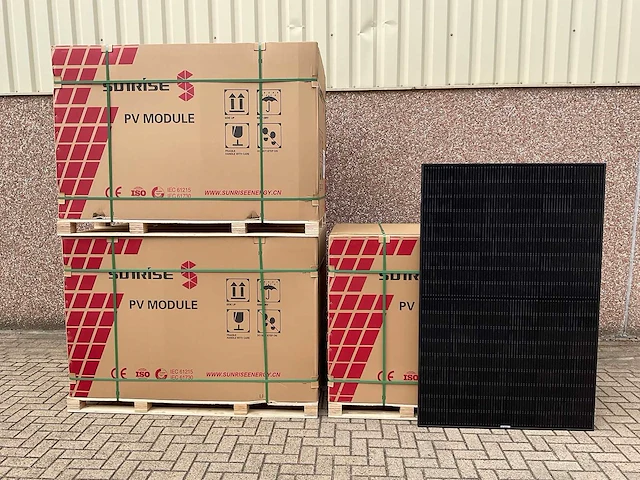 Sunrise - set van 100 full black (400wp) zonnepanelen (totaal vermogen 40.000 wp) - afbeelding 1 van  5