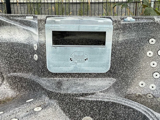 Sunrise spa jacuzzi - afbeelding 7 van  11