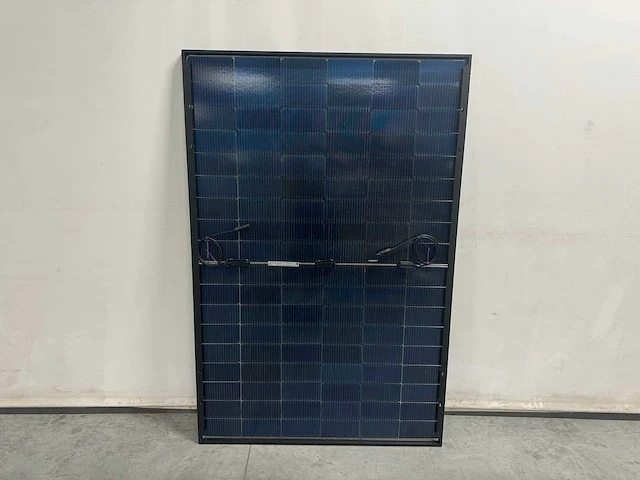 Suntech - set van 10 full black glas/glas zonnepanelen (430 wp) en 1 goodwe 3.6k hybride omvormer (1-fase) - afbeelding 7 van  12