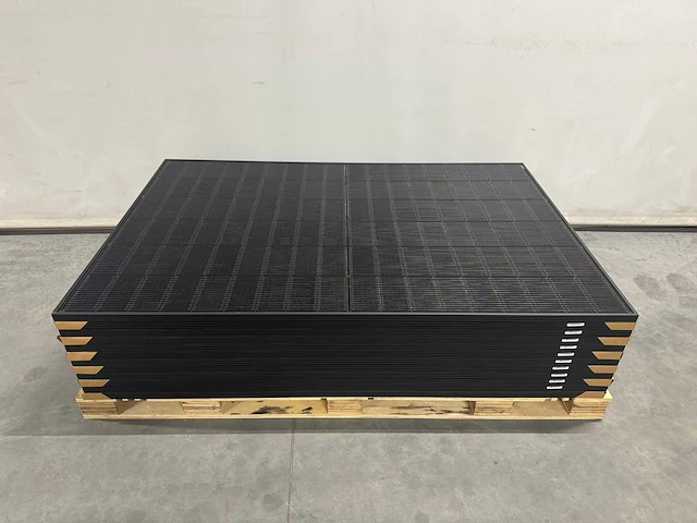 Suntech - set van 12 full black glas/glas zonnepanelen (430 wp) en 1 goodwe 5.0k hybride omvormer (1-fase) - afbeelding 5 van  12