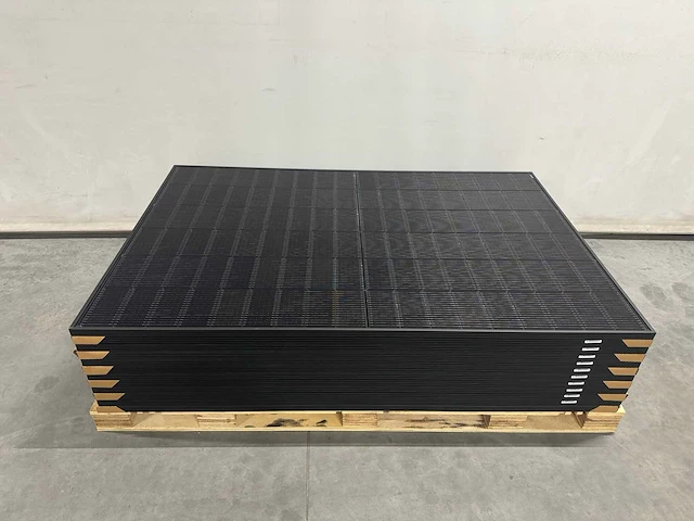 Suntech - set van 12 full black glas/glas zonnepanelen (430 wp) en 1 solax 4.2k omvormer (1-fase) - afbeelding 2 van  9