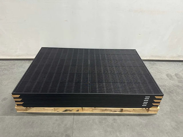 Suntech - set van 8 full black glas/glas zonnepanelen (430 wp) en 1 solax 3.3k omvormer (1-fase) - afbeelding 2 van  7