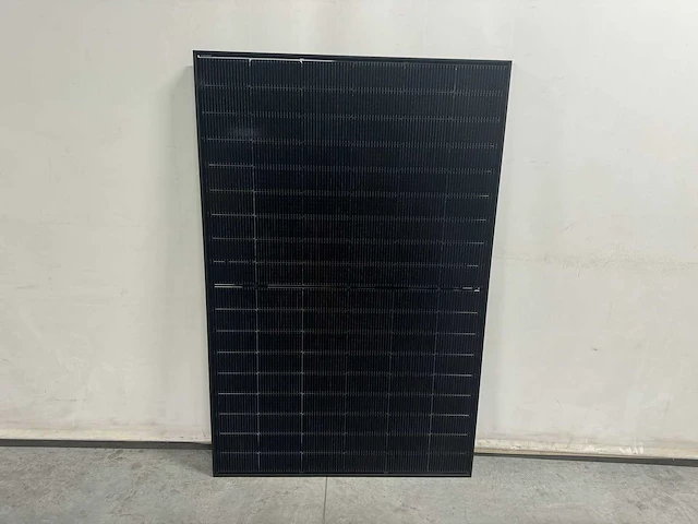 Suntech - set van 8 full black glas/glas zonnepanelen (430 wp) en 1 solax 3.3k omvormer (1-fase) - afbeelding 3 van  7