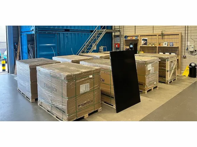 Suntech power stp405s-c54/umhb solar modules ongebruikt & original box 8 pallets - afbeelding 3 van  4