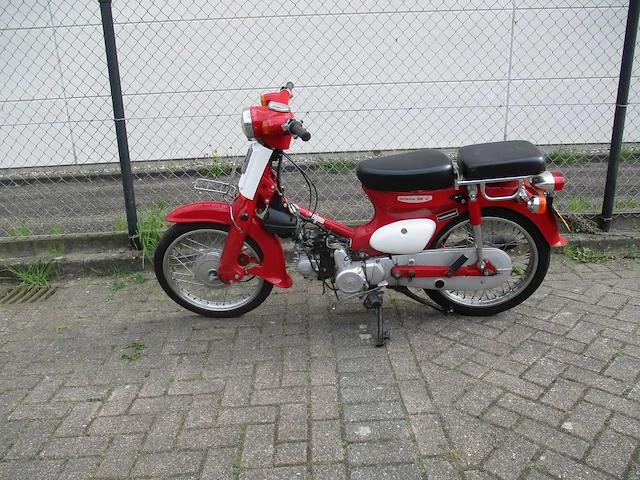 Super - - super cub - brommer - afbeelding 1 van  11