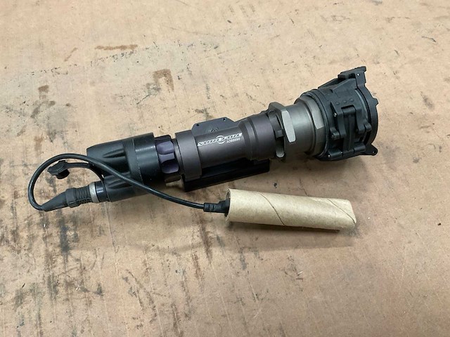 Surefire m93 weapen light system - afbeelding 1 van  4