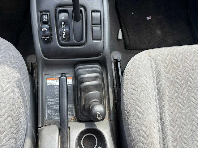 Suzuki - 2001 - grand vitara - 2.5 v6 4x4 - personenauto - afbeelding 15 van  15