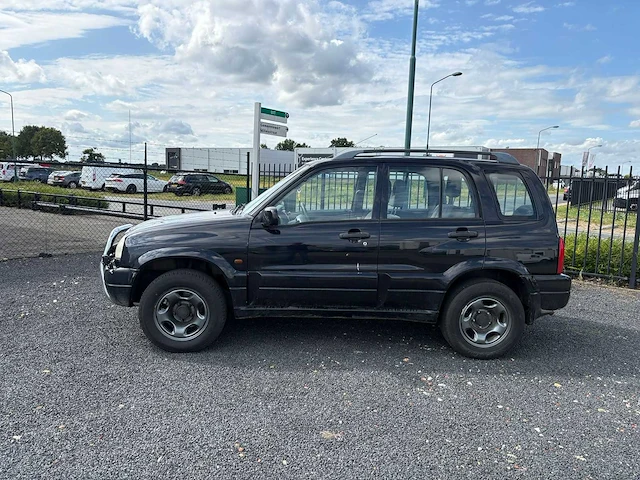 Suzuki - 2001 - grand vitara - 2.5 v6 4x4 - personenauto - afbeelding 2 van  15